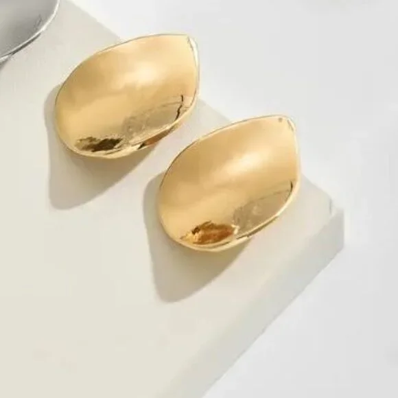 NEW Seana Minimalist Pale Matte Gold Curved Earrings - Picture 2 of 3